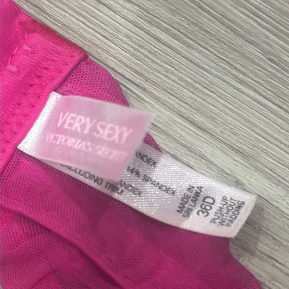 (2) 36D VS Very Sexy Push-up without Padding - Victoria’s Secret - Picture 2 of 7